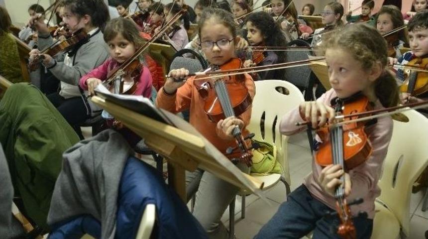 &Ccedil;ocuk Senfoni&rsquo;nin Yurt Dışından Gelen Konukları