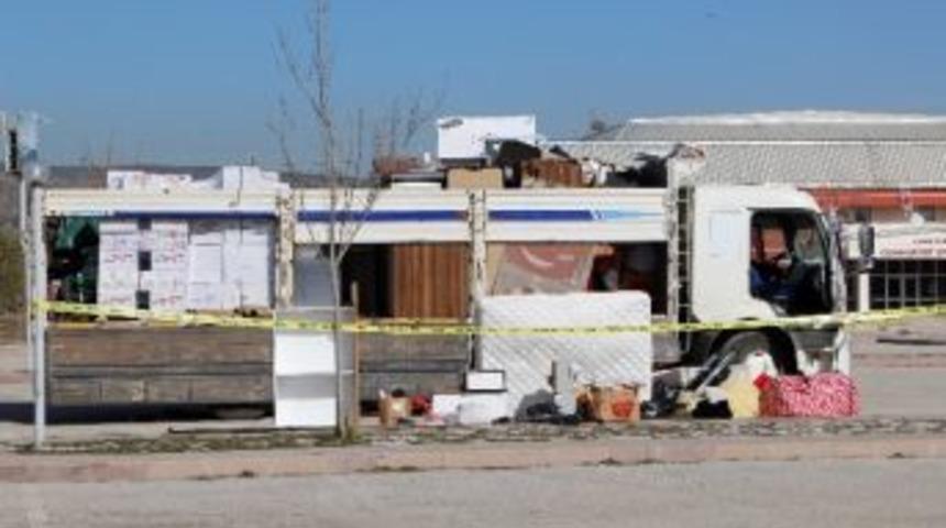 G&ouml;lbaşı&rsquo;nda Ş&uuml;pheli Kamyon Polisi Alarma Ge&ccedil;irdi