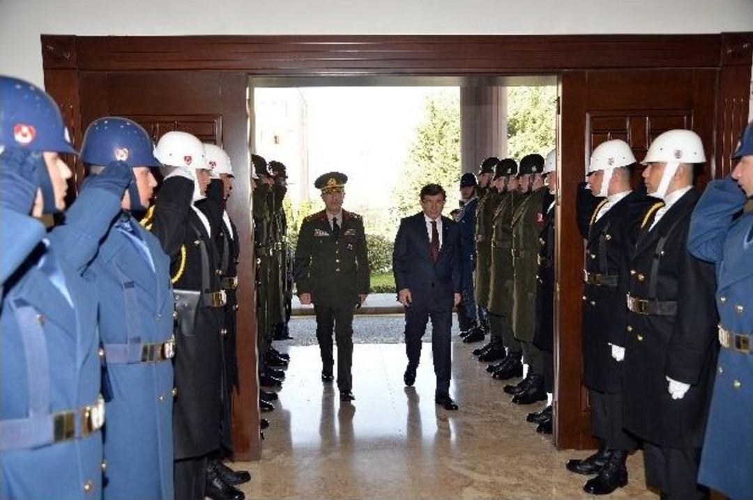 Başbakan Davutoğlu&rsquo;dan Genelkurmay Başkanlığı&rsquo;na Taziye Ziyareti