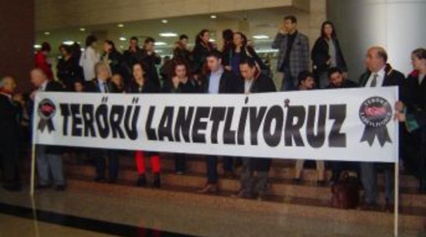 İzmirli Avukatlar Ter&ouml;r&uuml; Lanetledi