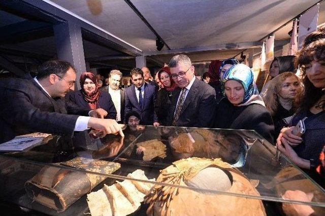 &Uuml;sk&uuml;dar&rsquo;da &rsquo;mendilname&rsquo; Sergisi A&ccedil;ıldı 2