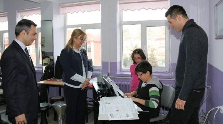 Rekt&ouml;r Kılı&ccedil;, Kariyer Yolunda &Ouml;ğrencilere Tavsiyelerde Bulundu