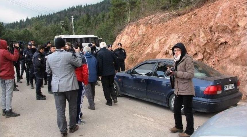 Cerattepe Maden Sahasına Gitmek İsteyen Hdp İstanbul Milletvekilleri Ataş Ve &Uuml;st&uuml;n&rsquo;e Polis Engeli