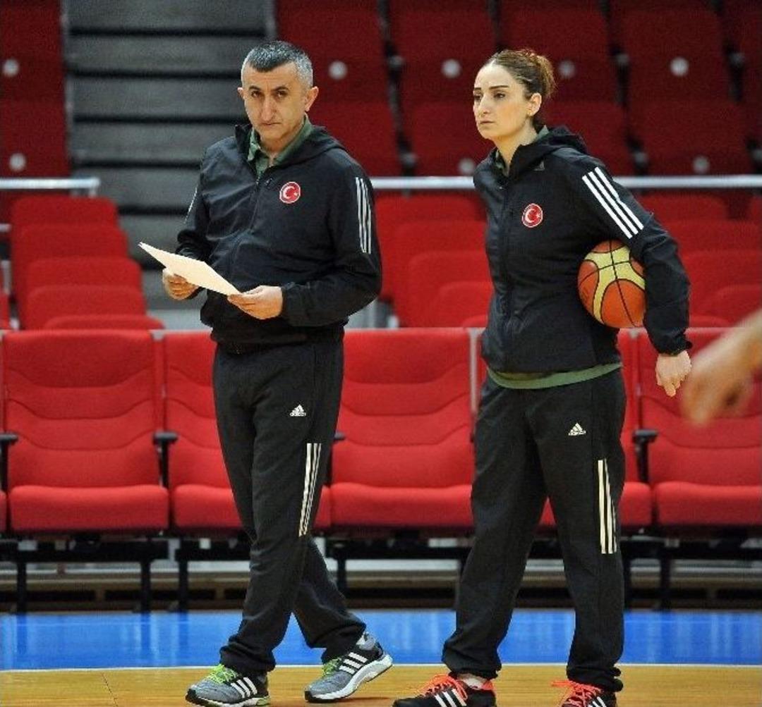 Aziz Akkaya: &ldquo;&uuml;st &Uuml;ste İki Defa Olimpiyat Oynayan Takım Olarak Tarihe Ge&ccedil;mek İstiyoruz&rdquo;