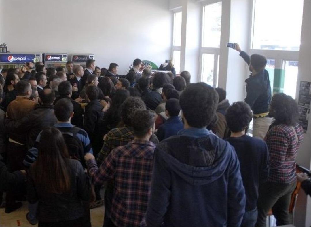 &Uuml;niversite Kantininde Polis M&uuml;dahalesi