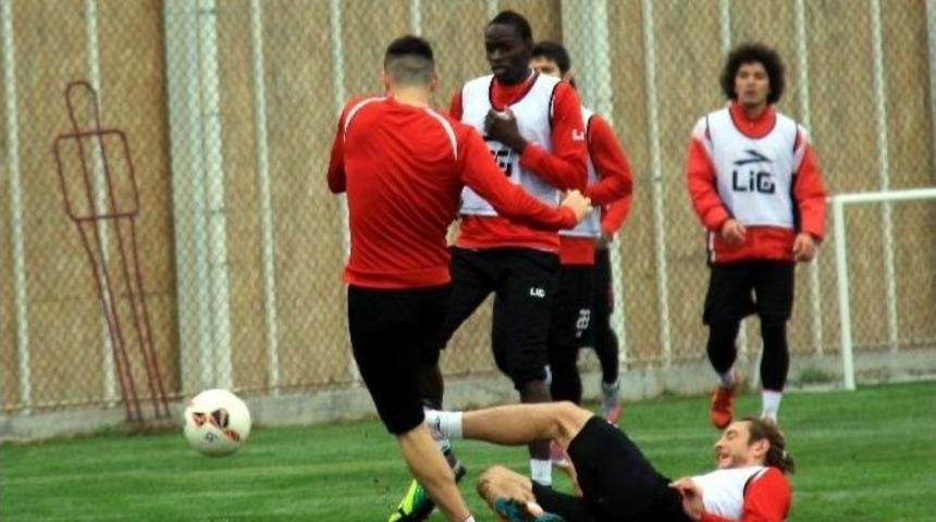 Zeren: &ldquo;yabancı Oyunculara Ter&ouml;r Olaylarını Anlatmakta Zorlanıyoruz&rdquo;