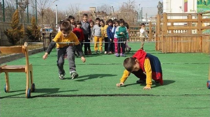 Ted&rsquo;li Miniklerden El-g&ouml;z Koordinasyonu Oyunu