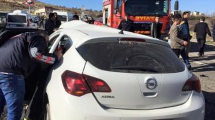 Otomobil İle Beton Mikseri &Ccedil;arpıştı: 1 Yaralı