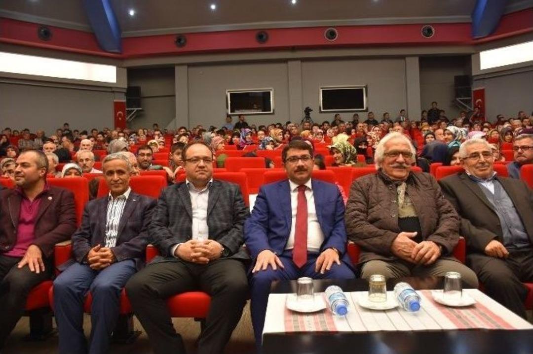 Manisa&rsquo;da Tarih&ccedil;i-yazar Bahadıroğlu Sevgisi Salonlara Sığmadı