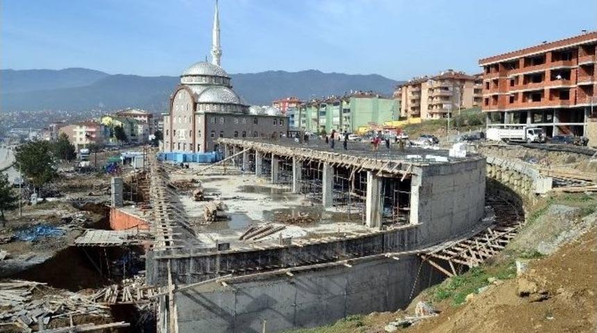 Belediyenin B&uuml;y&uuml;k Projeleri S&uuml;r&uuml;yor