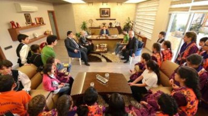 Pursaklar Halk Oyunlarında Ankara İkincisi Oldu