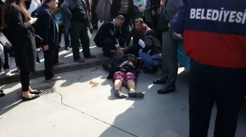 Halk Otob&uuml;s&uuml; Kadına &Ccedil;arptı: 1 &Ouml;l&uuml;