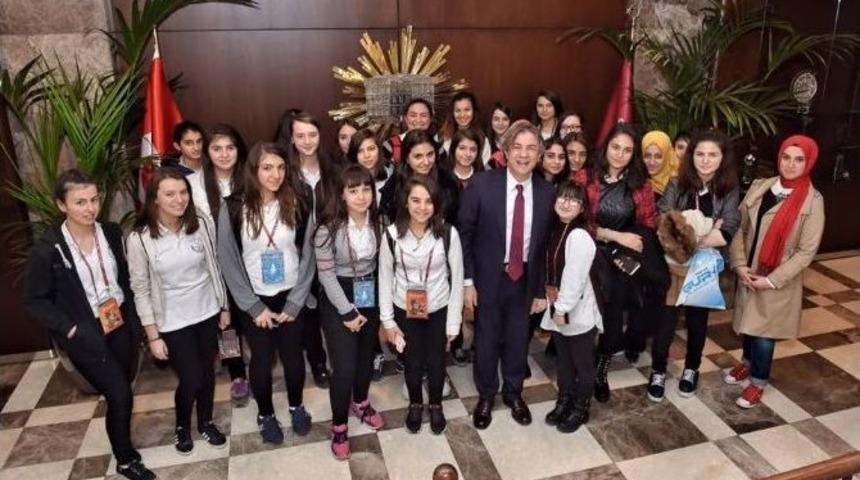 Pasaport Programıyla 100 Bin &Ccedil;ocuk K&uuml;lt&uuml;r Gezisi Yaptı