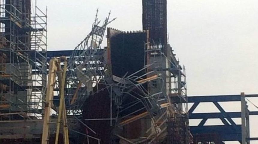 12 Tonluk &Ccedil;elik Kolon Yan Yattı, İş&ccedil;iler &Ouml;l&uuml;mden D&ouml;nd&uuml;