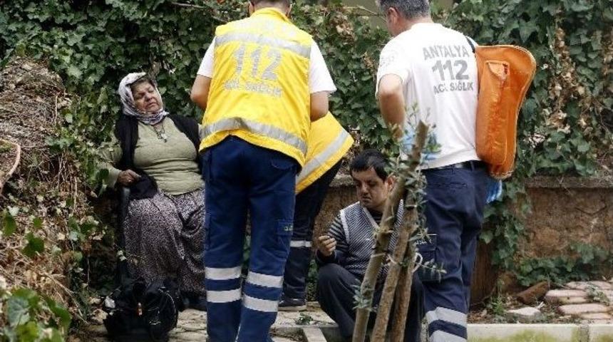 Dumanlar Arasında Kalan Anne Ve Oğlunu İtfaiye Kurtardı