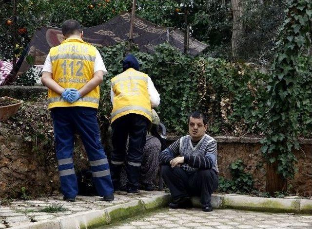 Dumanlar Arasında Kalan Anne Ve Oğlunu İtfaiye Kurtardı