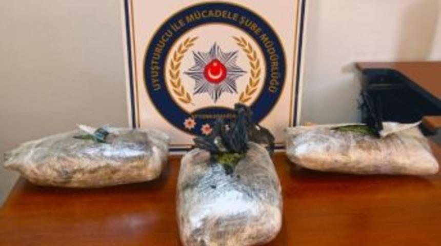 Otob&uuml;s&uuml;n Bagajında 5,58 Kilogram Esrar Ele Ge&ccedil;irildi