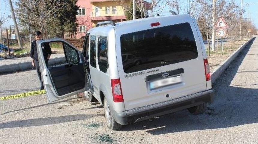 Kurşunlanan Ara&ccedil; Kaza Yaptı