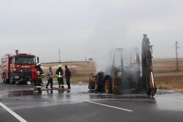 Yanan Kepçe Şehirler Arası Yolu Ulaşıma Kapattı