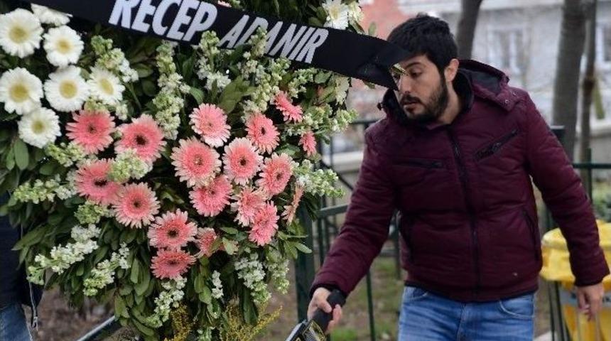 Alaattin &Ccedil;akıcı&rsquo;nın Annesi Toprağa Verildi