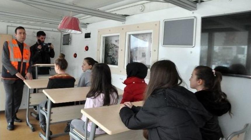 &Ouml;ğrenciler Depremi Yaşayarak &Ouml;ğreniyorlar
