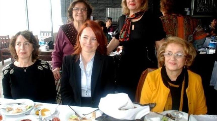 Ayvalık&rsquo;ta &Ccedil;anakkale&rsquo;yi G&ouml;rmeyen Kadın Kalmayacak