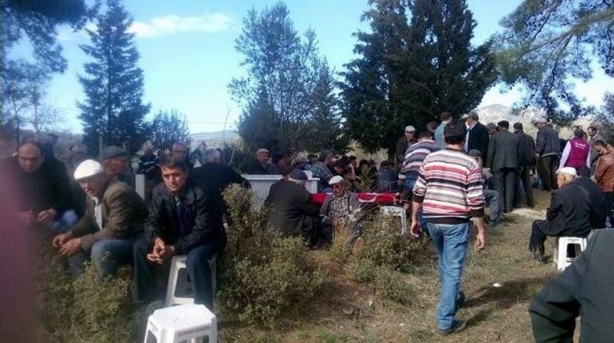 İzne Geldiği Baba Ocağında &Ouml;len Asker Son Yolculuğuna Uğurlandı