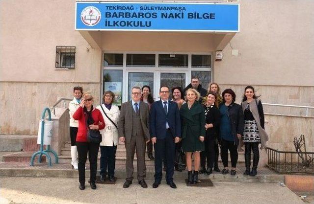 “çocuklar Üşümesin” Diye Yola Çıkıp 500 Bere Ördüler