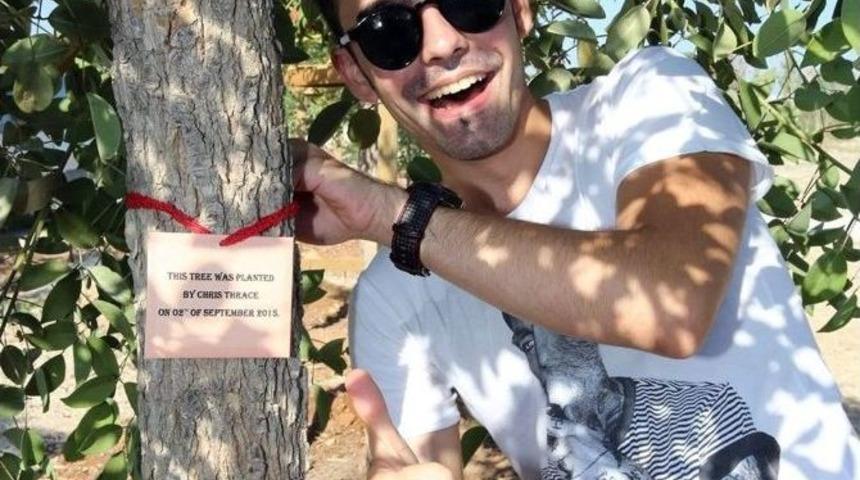 Romanyalı &Uuml;nl&uuml; Şarkıcı&rsquo;dan &rsquo;ankara Fotoğraflı&rsquo; Ter&ouml;re Lanet Paylaşımı