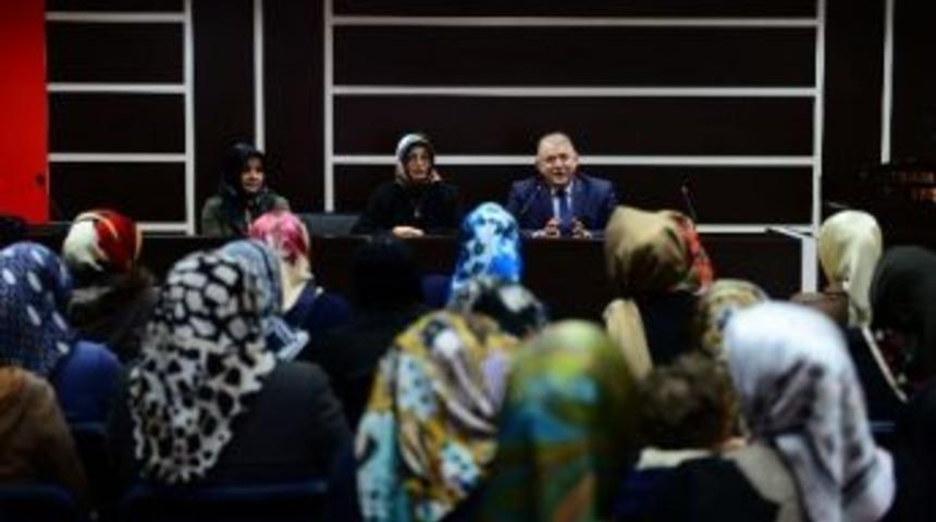 Başkan Mah&ccedil;i&ccedil;ek Ak Parti Kadın Kolları İle Bir Araya Geldi