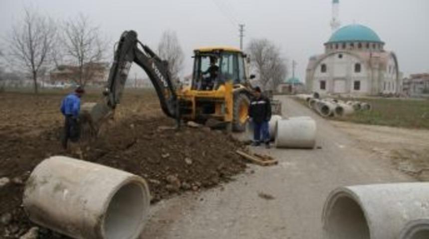 Akyazı Belediyesi Ekipleri Alt Yapı &Ccedil;alışmalarına Devam Ediyor