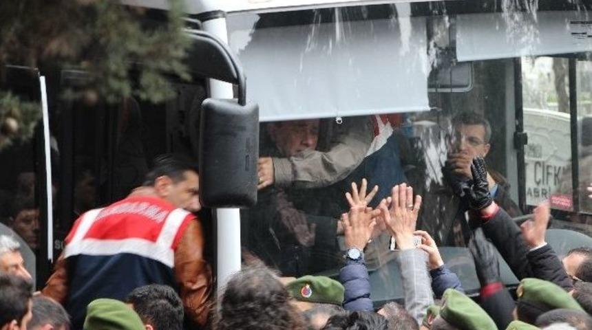 Alaattin &Ccedil;akıcı&rsquo;nın Annesi Toprağa Verildi