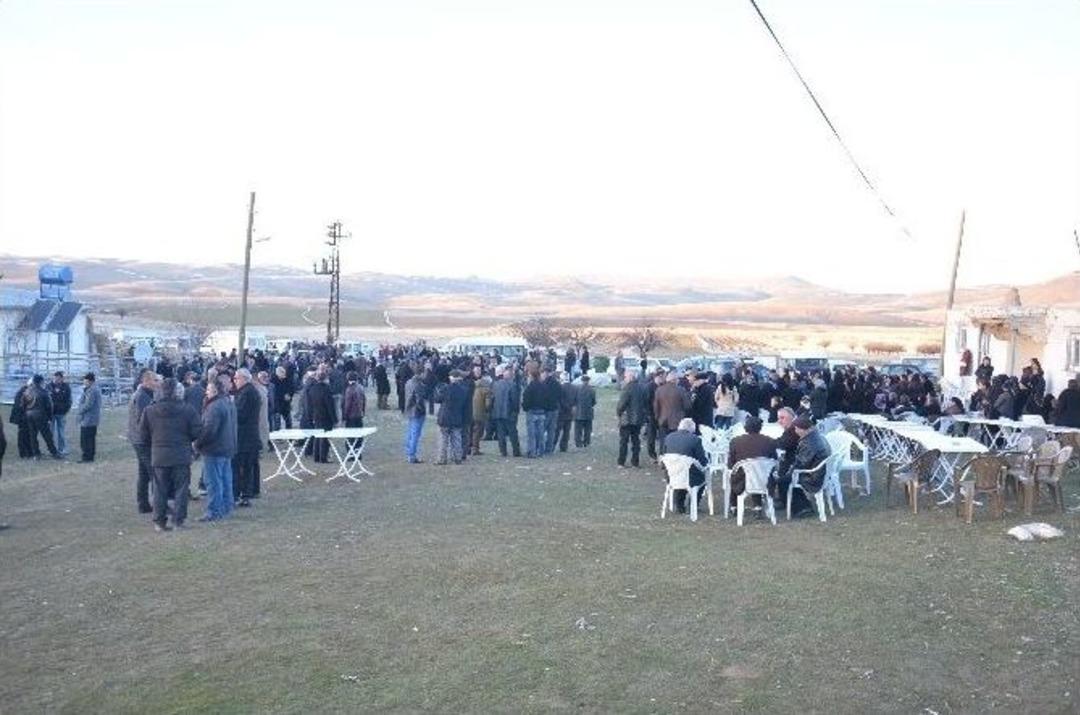 Ter&ouml;r Kurbanı G&uuml;lşen Yıldız, G&ouml;zyaşları İle Toprağa Verildi