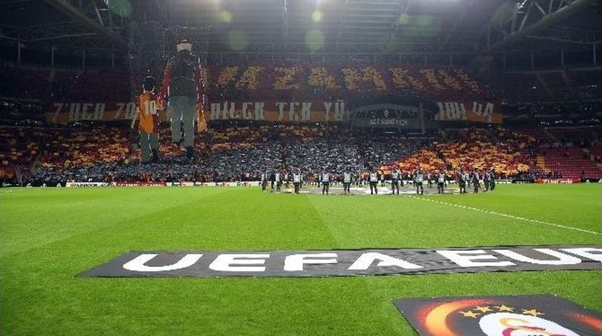 Galatasaray Taraftarından M&uuml;thiş Koreografi