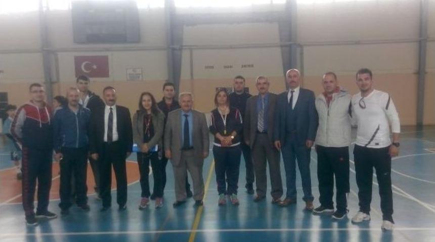 Ko&ccedil;arlı&rsquo;da Badminton Turnuvası D&uuml;zenlendi