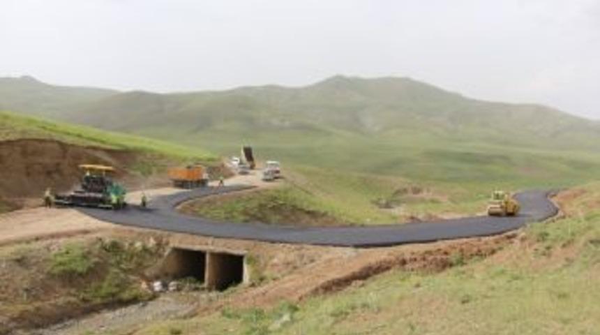 Van&rsquo;da Yol &Ccedil;alışmalarına 172 Milyon Tl Yatırım Yapıldı