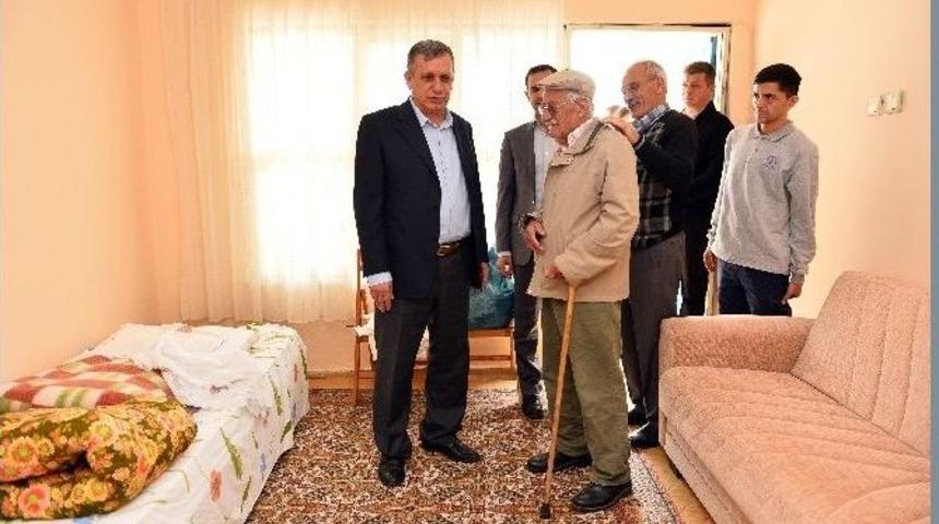 Evi Yanan Vatandaşa Muratpaşa Belediyesi Yardım Elini Uzattı