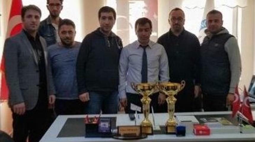 Er-vak Gen&ccedil;lik 50.yıl Ortaokulunun Başarılı Gen&ccedil;lerini Unutmadı