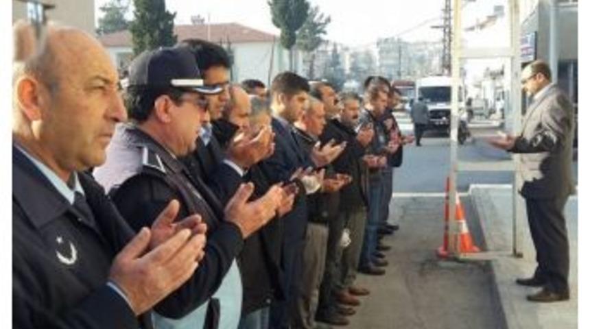 Şehitlere Dualar Ederek Mesaiye Başladılar