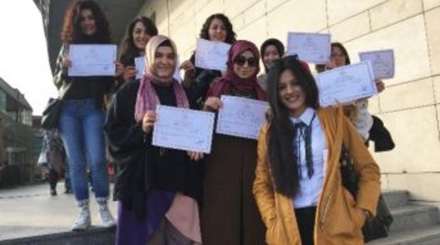 H&uuml;ma Sultan Hanım Evi&rsquo;nde 45 Kadın Daha İşaret Dili Sertifikası Aldı