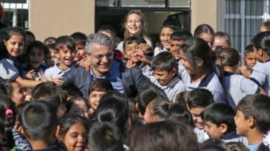 Karşıyaka&rsquo;da Onlarca &Ouml;ğrenciye Karşılıksız Burs