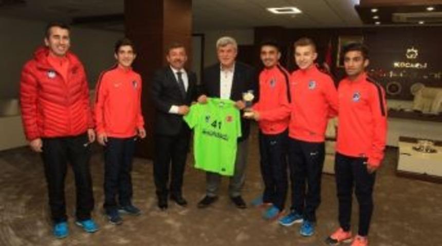 Avrupa Şampiyonu Atletlerden Başkan Karaosmanoğlu&rsquo;na Ziyaret