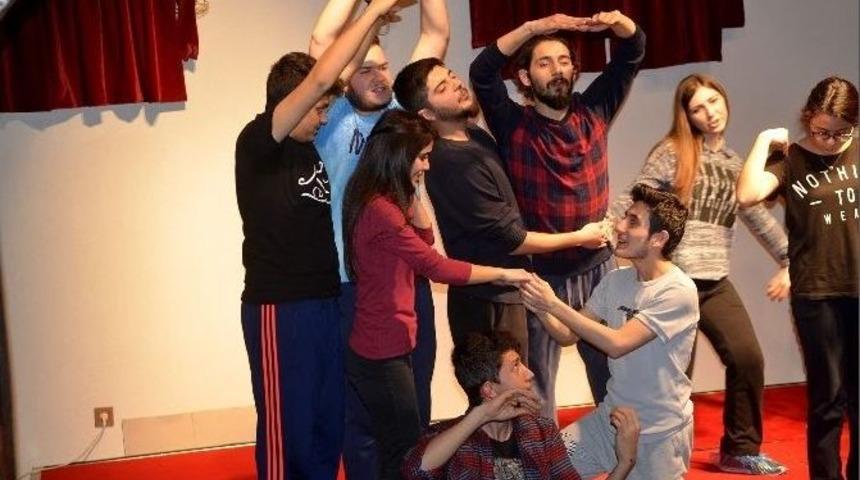 Gen&ccedil; Denizli Doğa&ccedil;lama Oyunculuk Eğitim Programı D&uuml;zenledi