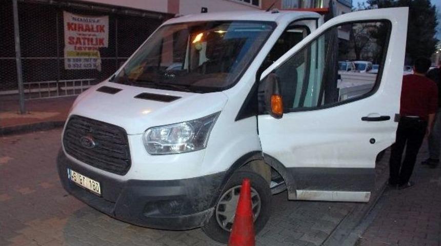 Askeri Lojmanlar İ&ccedil;erisine Park Edilen Kamyonet Polisi Alarma Ge&ccedil;irdi