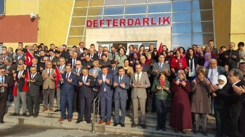 Şehitler İ&ccedil;in Saygı Duruşunda Bulunarak İş Başı Yaptılar