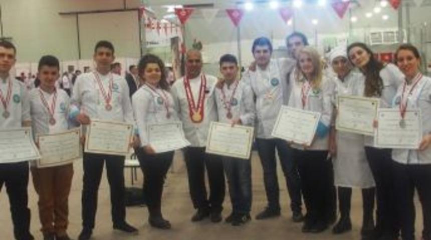 &Uuml;niversiteli Aş&ccedil;ılar &Ouml;d&uuml;lle D&ouml;nd&uuml;