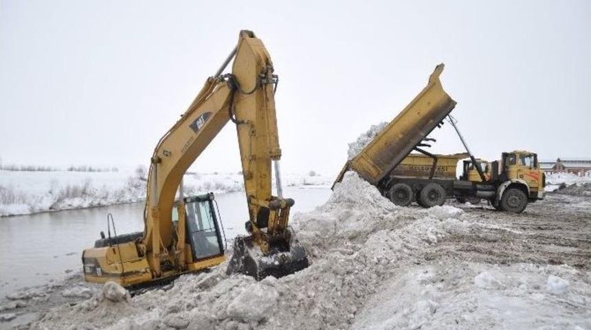 Muş&rsquo;ta Karla M&uuml;cadele &Ccedil;alışması