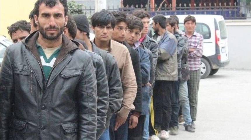 73 Afgan M&uuml;lteci Sakarya&rsquo;da Yakalandı