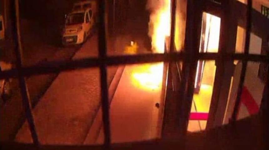 Marketlere Patlayıcı Atan Ter&ouml;r Zanlıları Kamerada