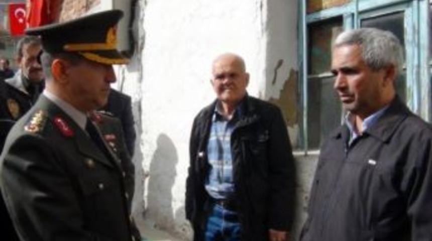 K&uuml;tahya İl Jandarma Komutanından Şehit Ailesine Taziye